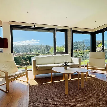 Casa El Lloreu Naves (Asturias)