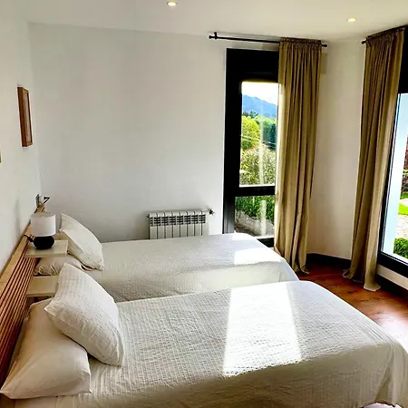 Casa El Lloreu * Naves (Asturias)